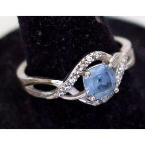 Size 8, Sterling Vintage Blue Faux Diamond Elegant Ring - A23 - Picture 2 of 3